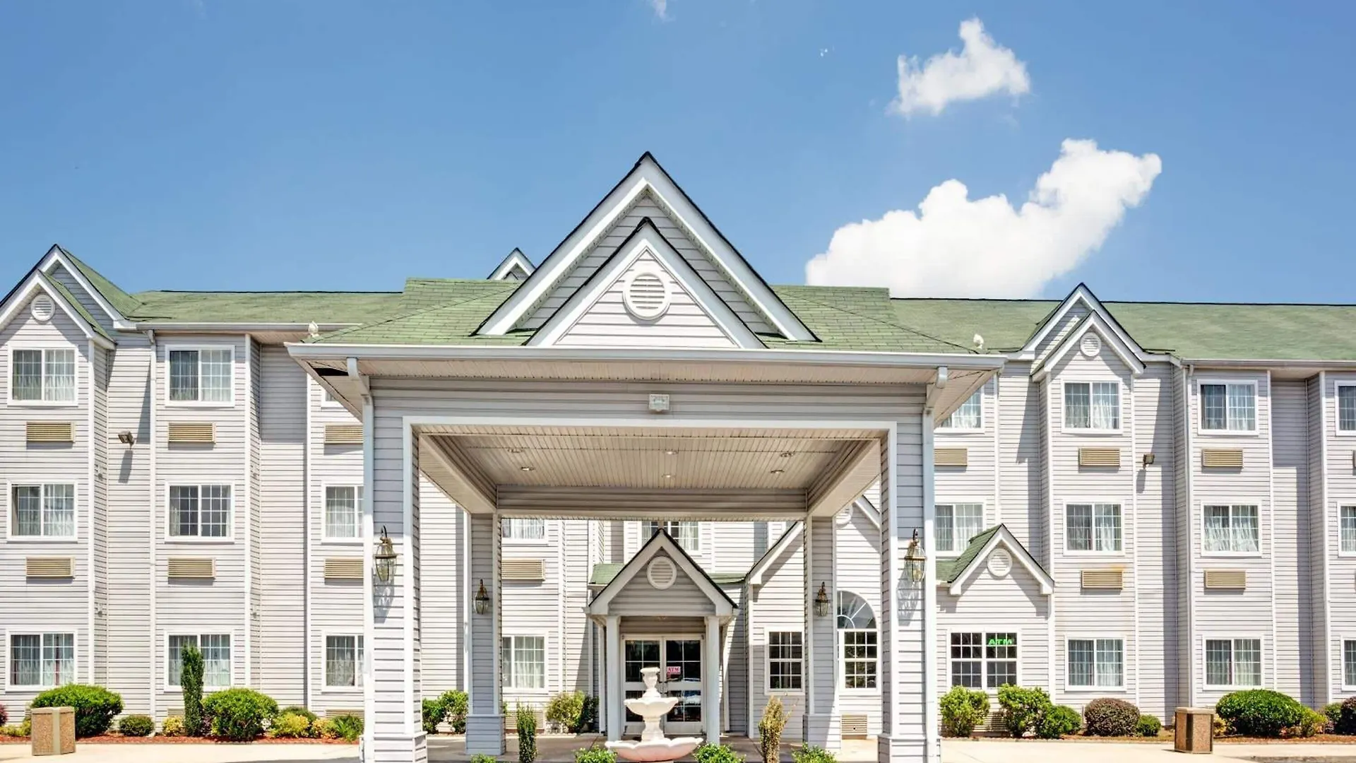 Staying Near Old National Athletic Assn: 4 Atlanta Hotels Compared